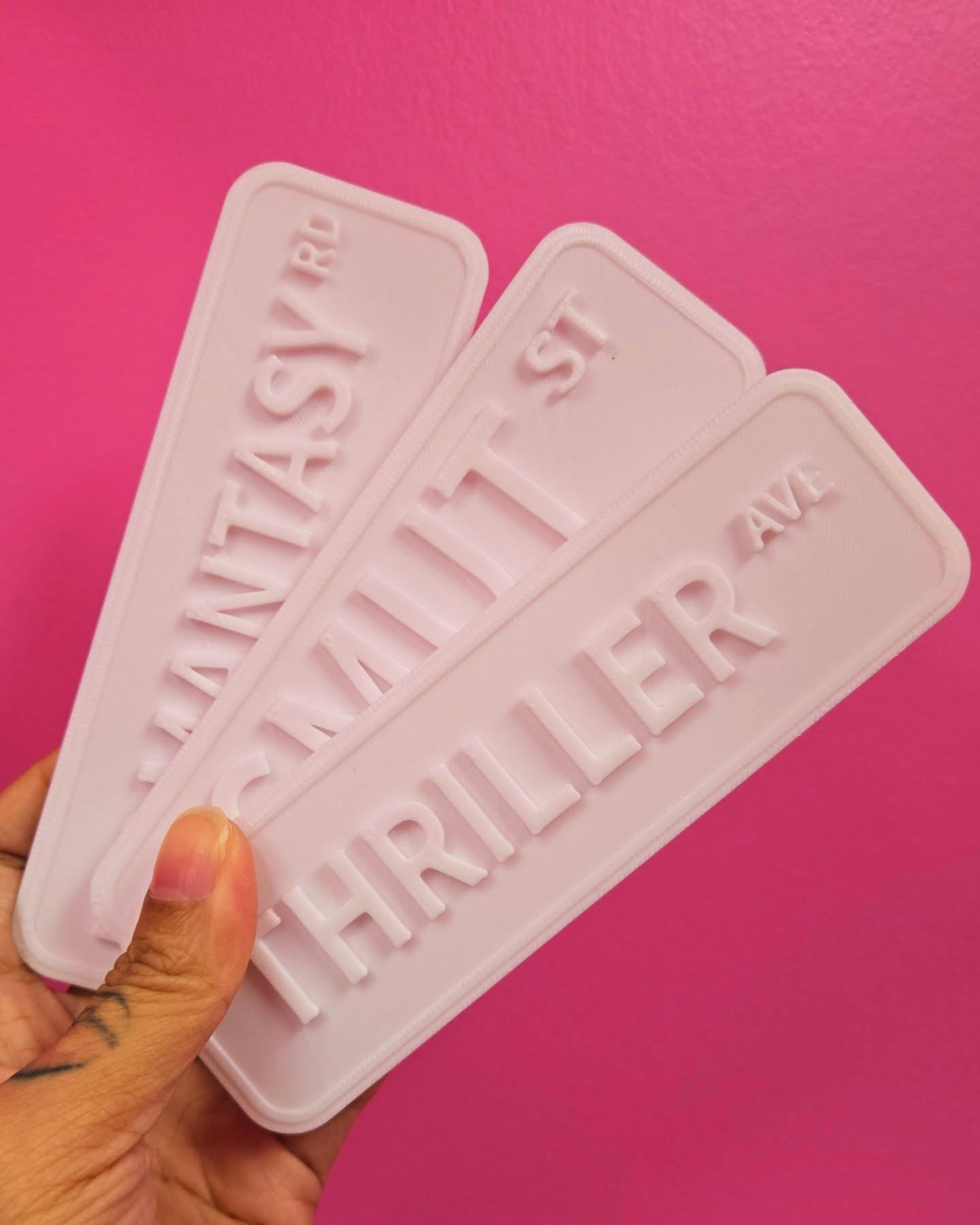 DIY Bookshelf Street Sign