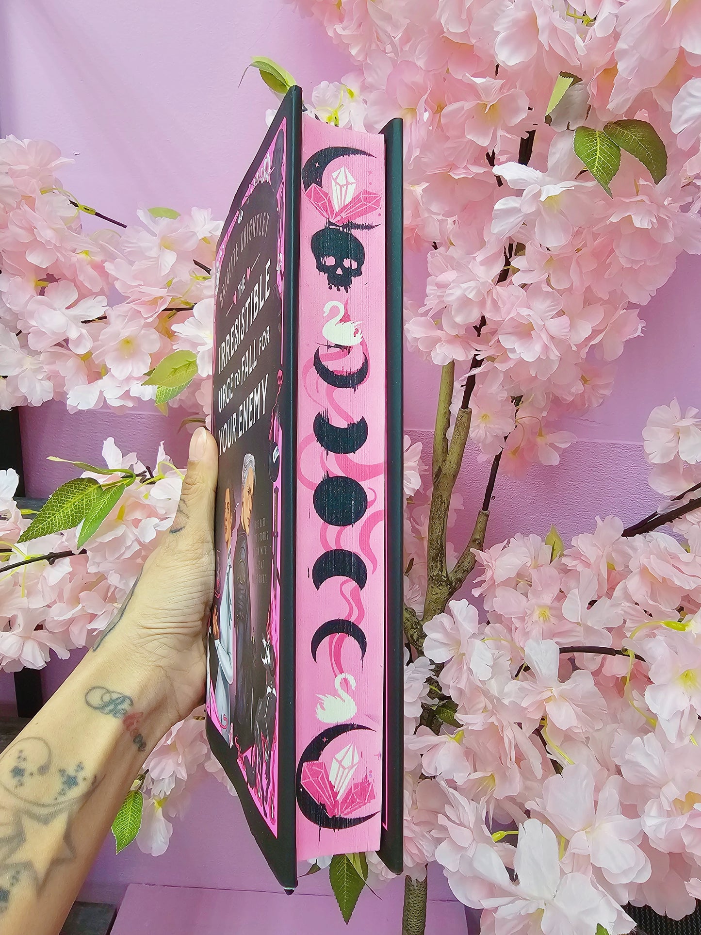 ๐๐ Book Dragons Den Exclusive Custom Sprayed Edge Edition Irresistible Urge to Fall for Your Enemy