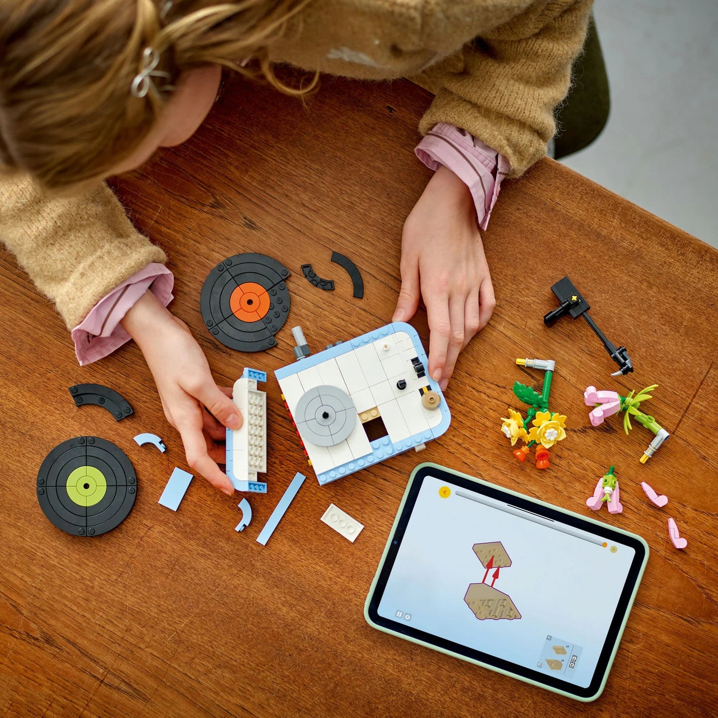31172 Record Player with Flowers